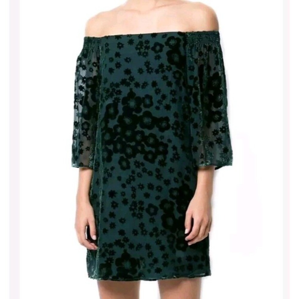 Trina Turk Amaris Mini Dress Size M Green Silk Velvet Off Shoulder
